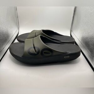 Oofos Ooahh women’s Black and Olive Slide Sandals size 9